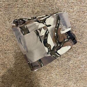 Predator Camo Pants, Size Small.‎